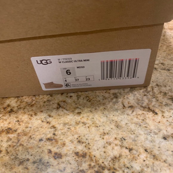 NIB UGG Ultra Mini in Mustard Seed US6 EU37 - Picture 11 of 12